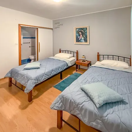 Appartement Cvjetko By Interhome Rakalj