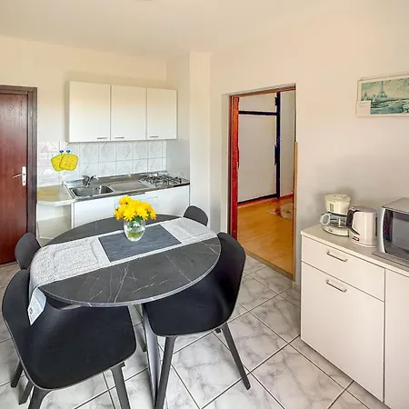 Apartment Apartment Cvjetko By Interhome Rakalj