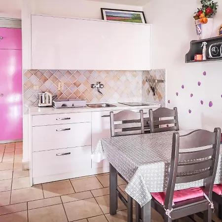 Apartman Cvjetko By Interhome Rakalj