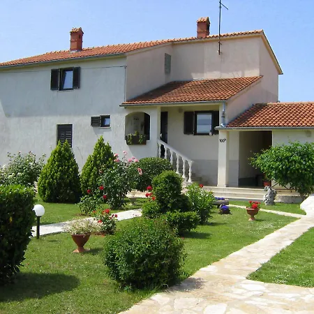 Apartman Cvjetko By Interhome Rakalj